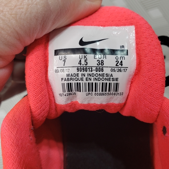 NIKE City Trainer Athletic Running Shoes Sneakers Women's Size 7 Black Pink Gray - Picture 9 of 9